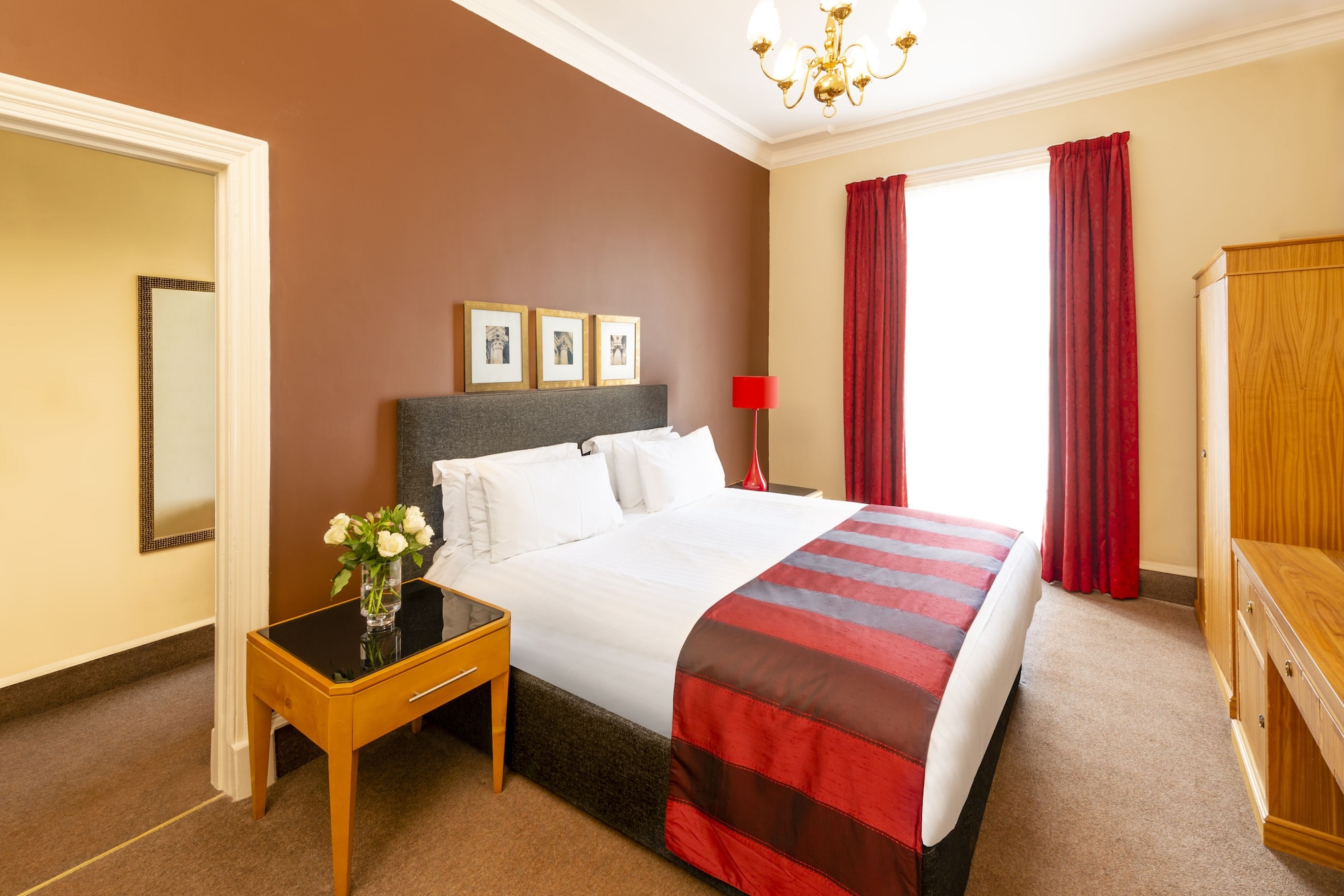 EXECUTIVE, DOUBLE BED, CITY VIEW