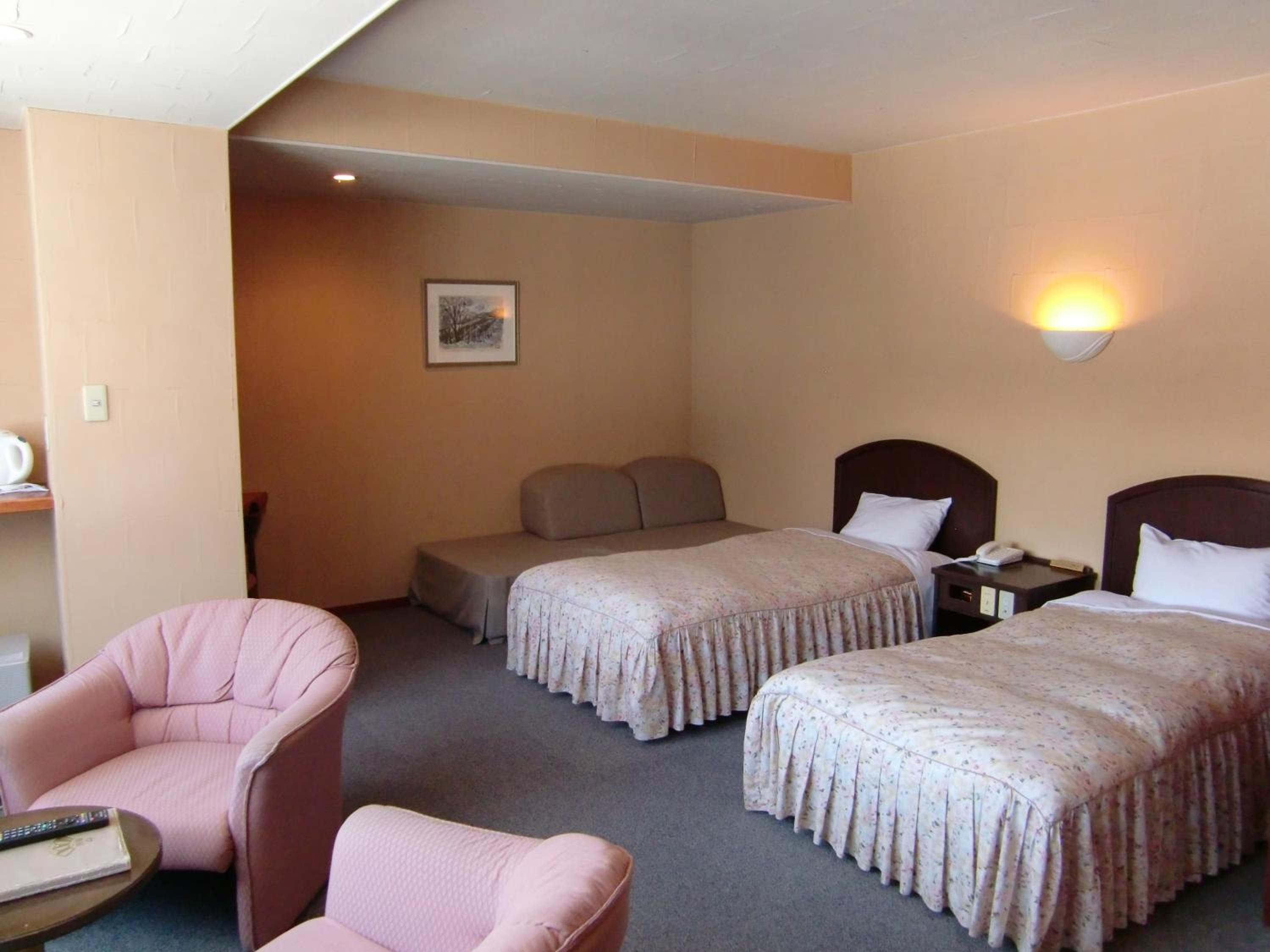 ROOM, TWIN BEDS