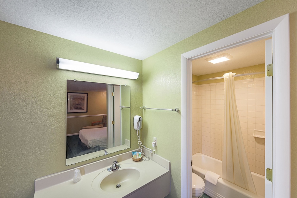 Rodeway Inn Wauseon OH 24/41