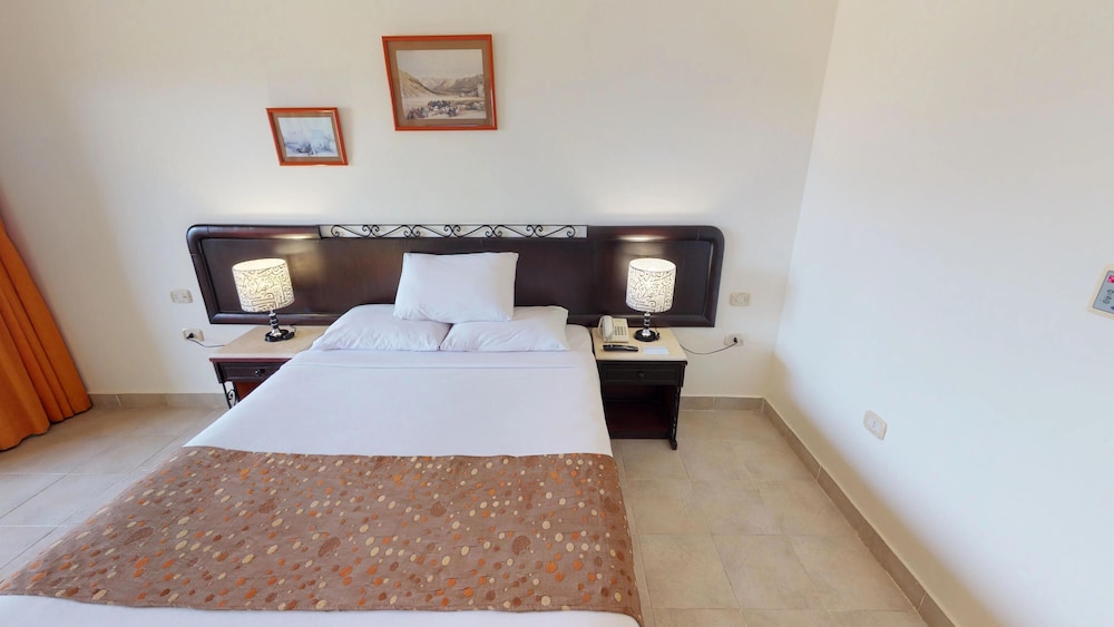 Wadi Lahmy Azur Resort 25/70