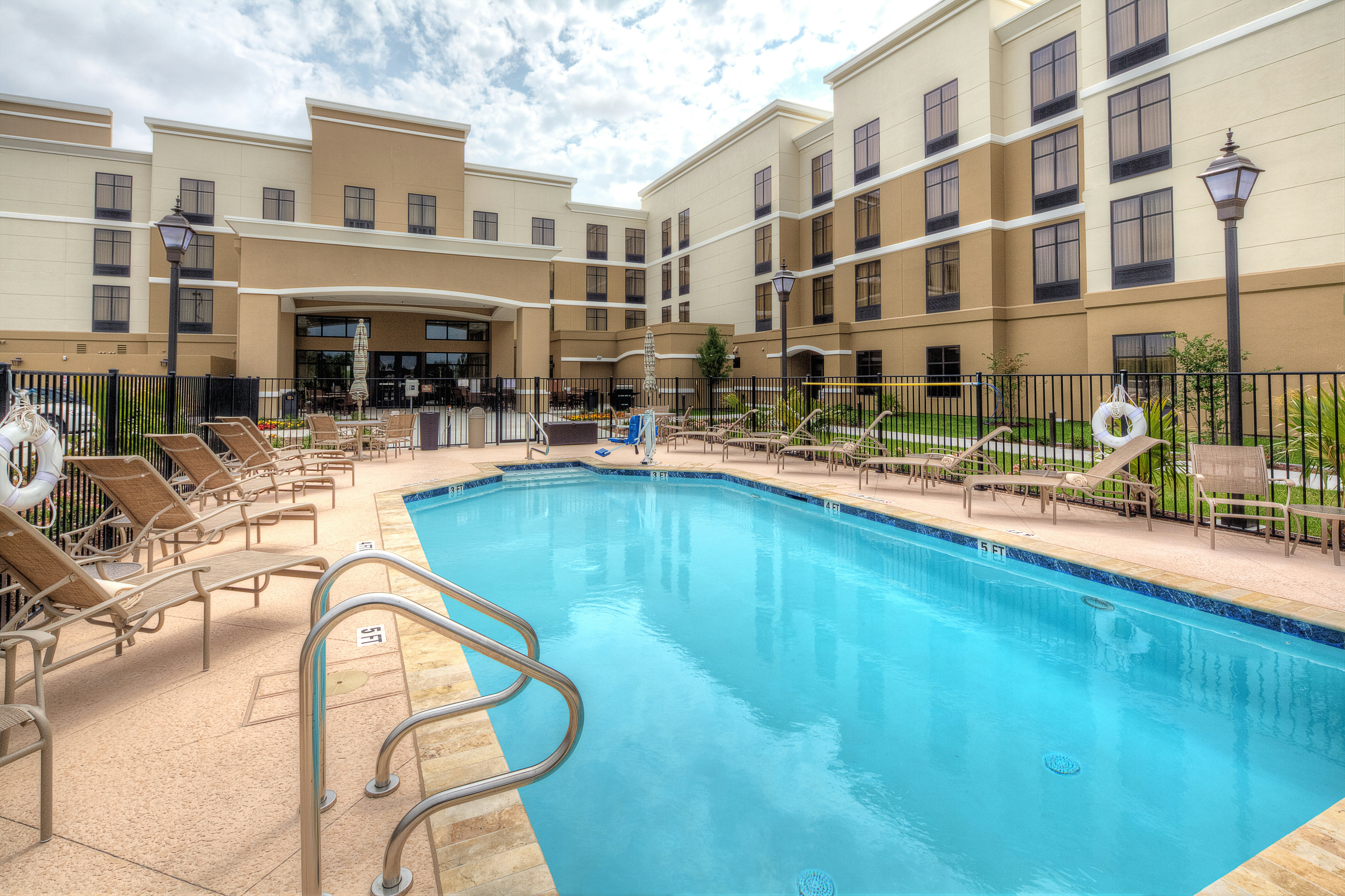 Homewood Suites Victoria 79/81
