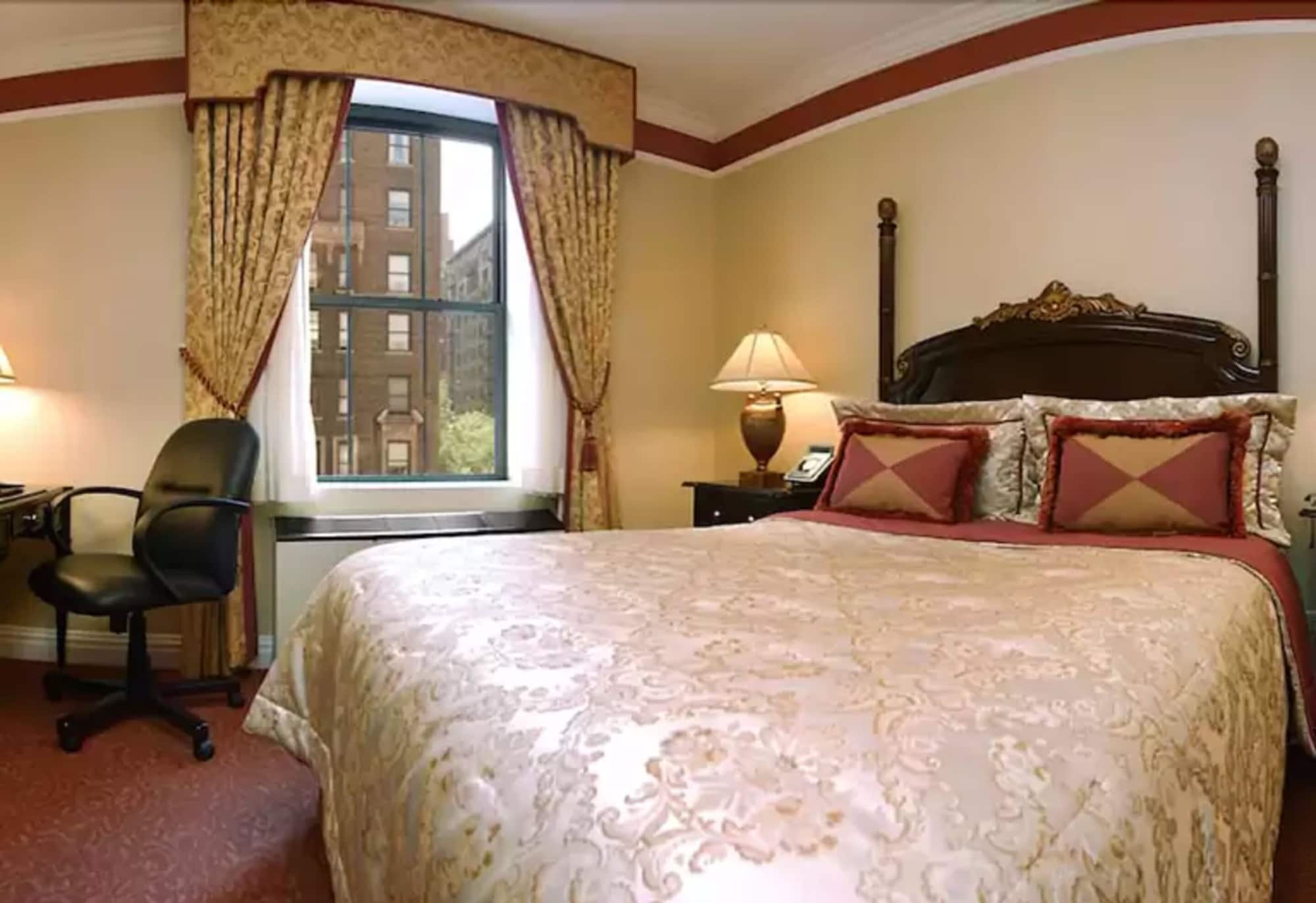 DELUXE, QUEEN BED