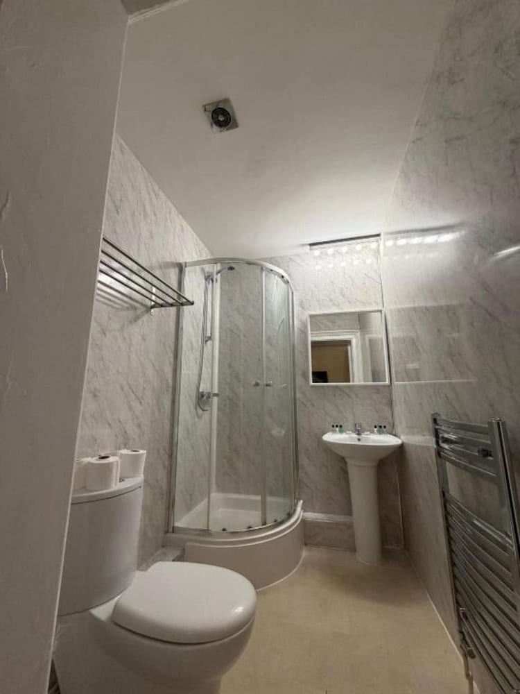 OYO Milverton Hotel 26/29