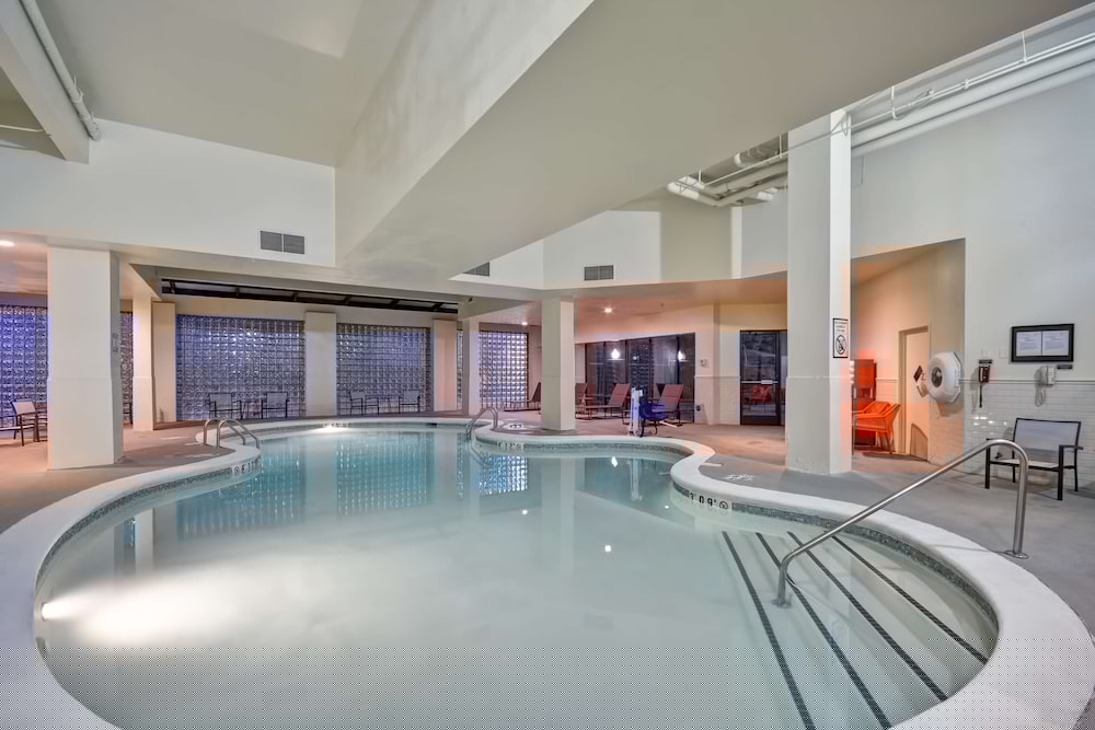 Embassy Suites Charlotte 25/73