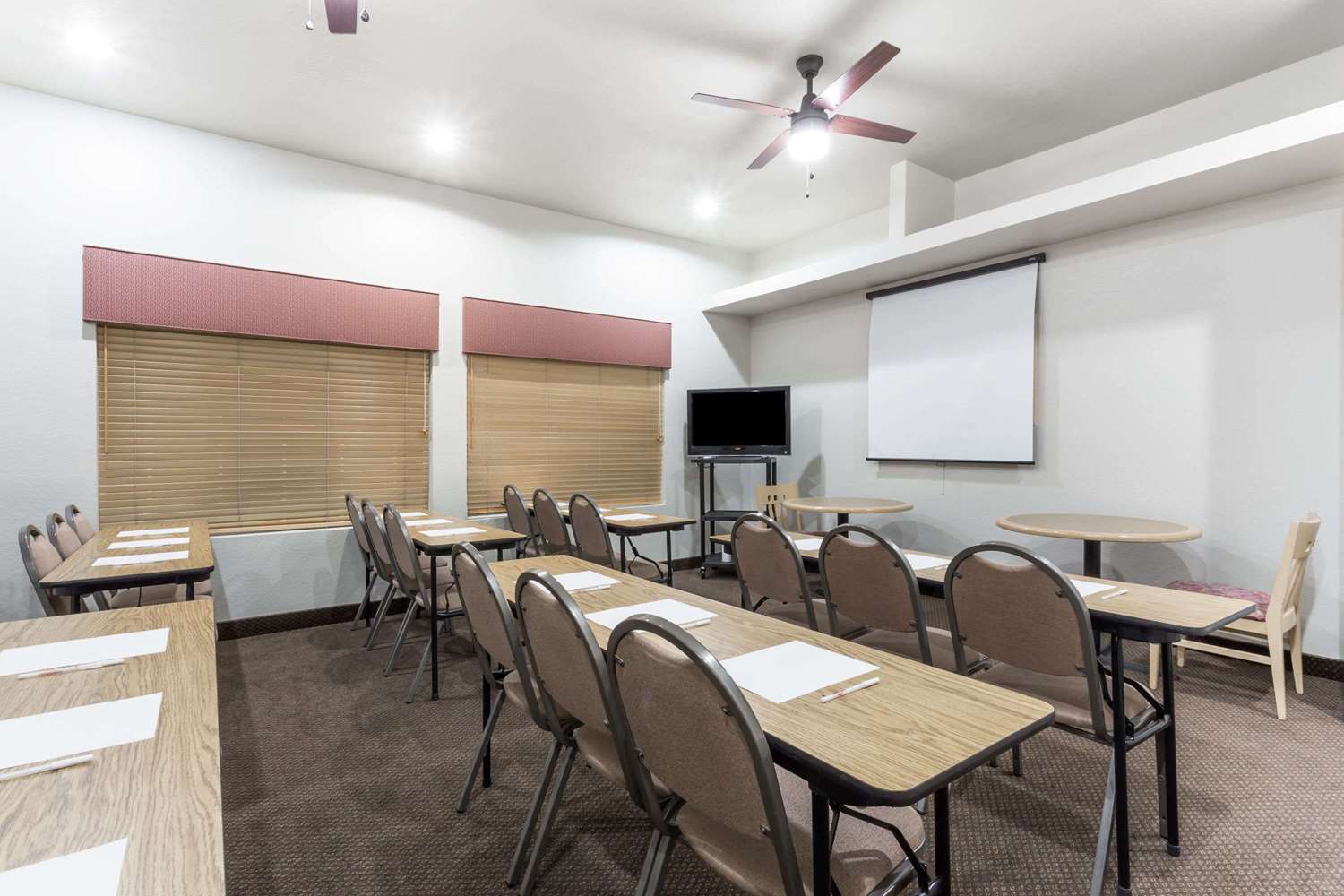 Hawthorn Suites by Wyndham Chandler Phoenix Area 12/20