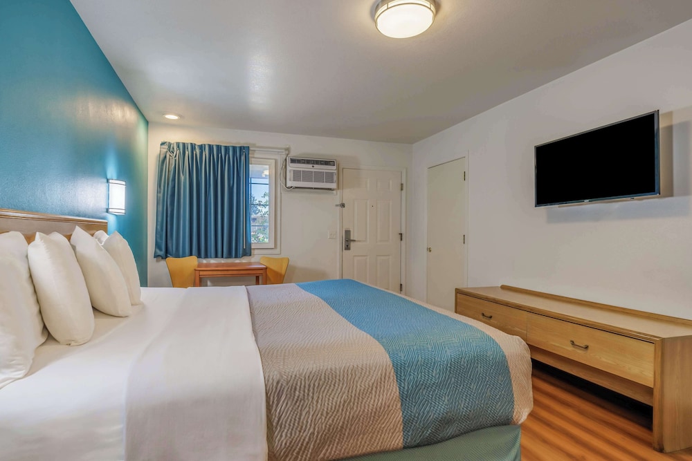 Motel6 Canby, OR 9/25