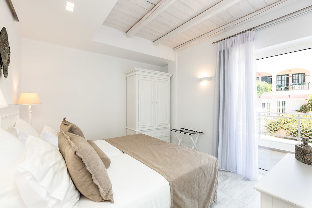 Cyano Hotel 25/77