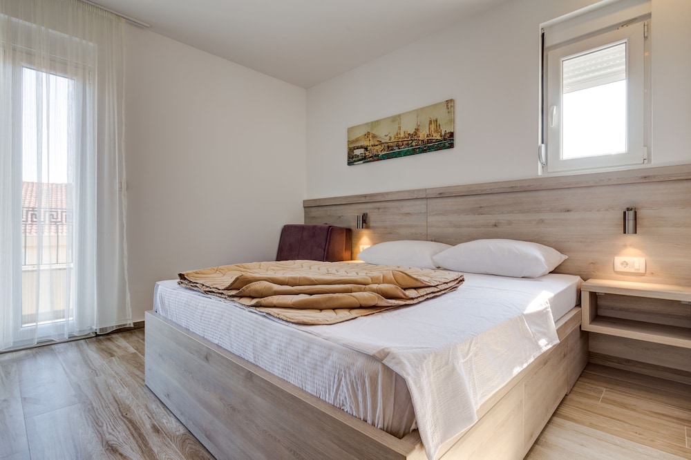 STUDIO, DOUBLE BED, SOFA