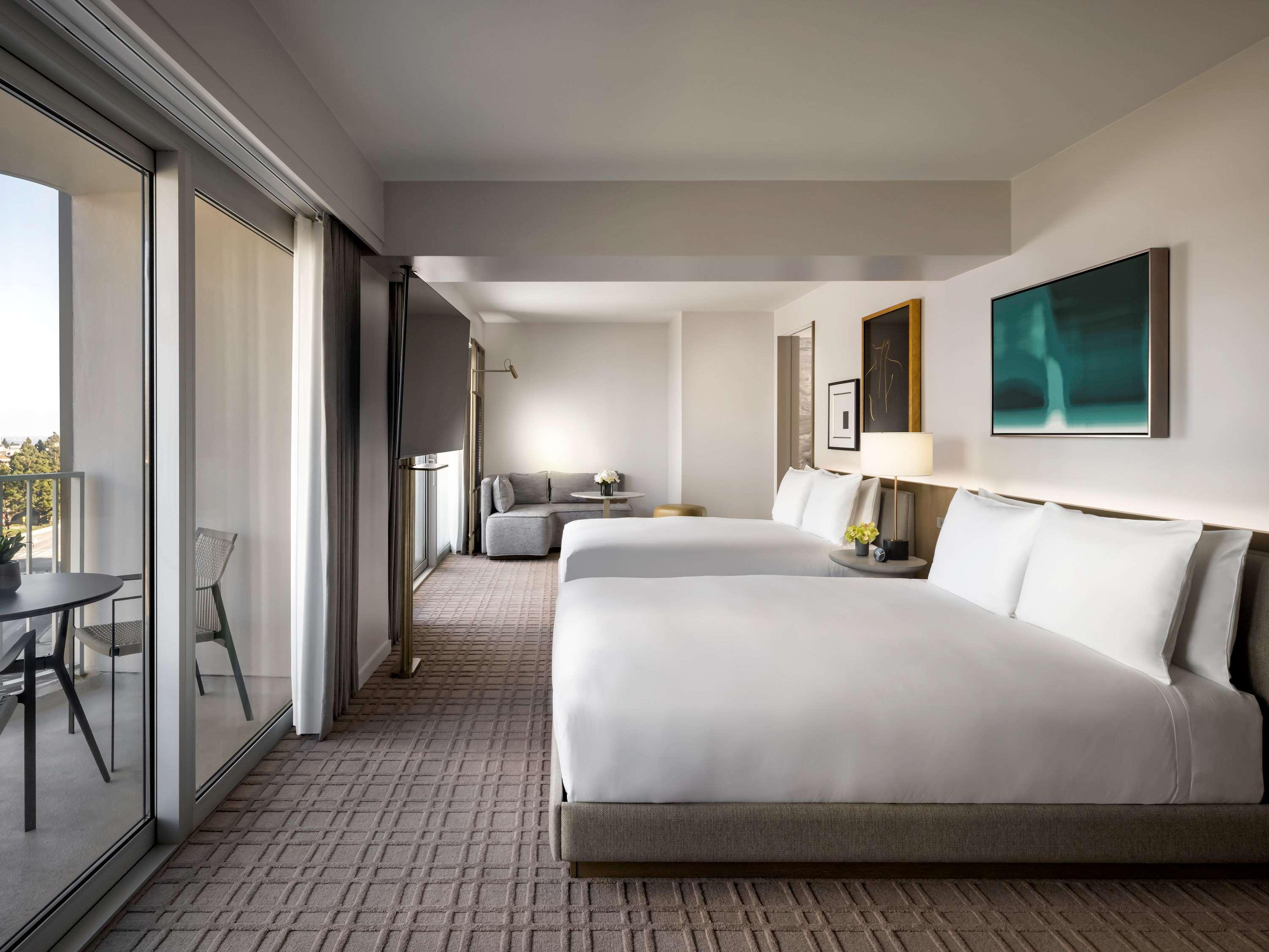 Fairmont Gold, 2 Queen Beds, 2 Balconies, Lounge Access