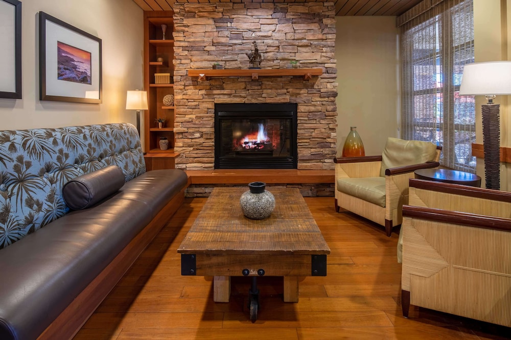 The Lodge At Tiburon 40/66
