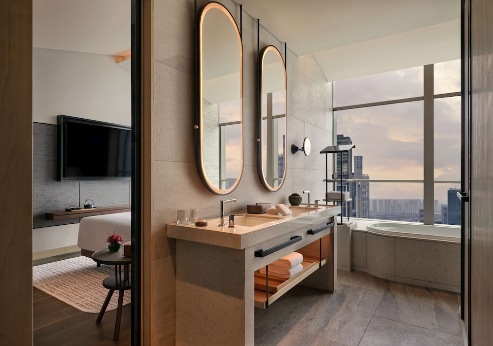 Andaz, Deluxe, Suite, King Bed, River View