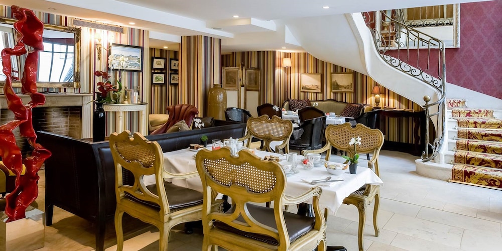 Hotel Chateaubriand 35/48