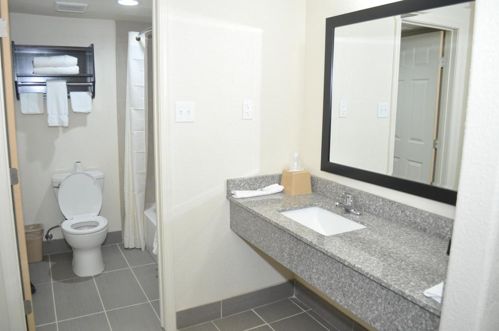Trinity Suites Downtown Dallas 13/28