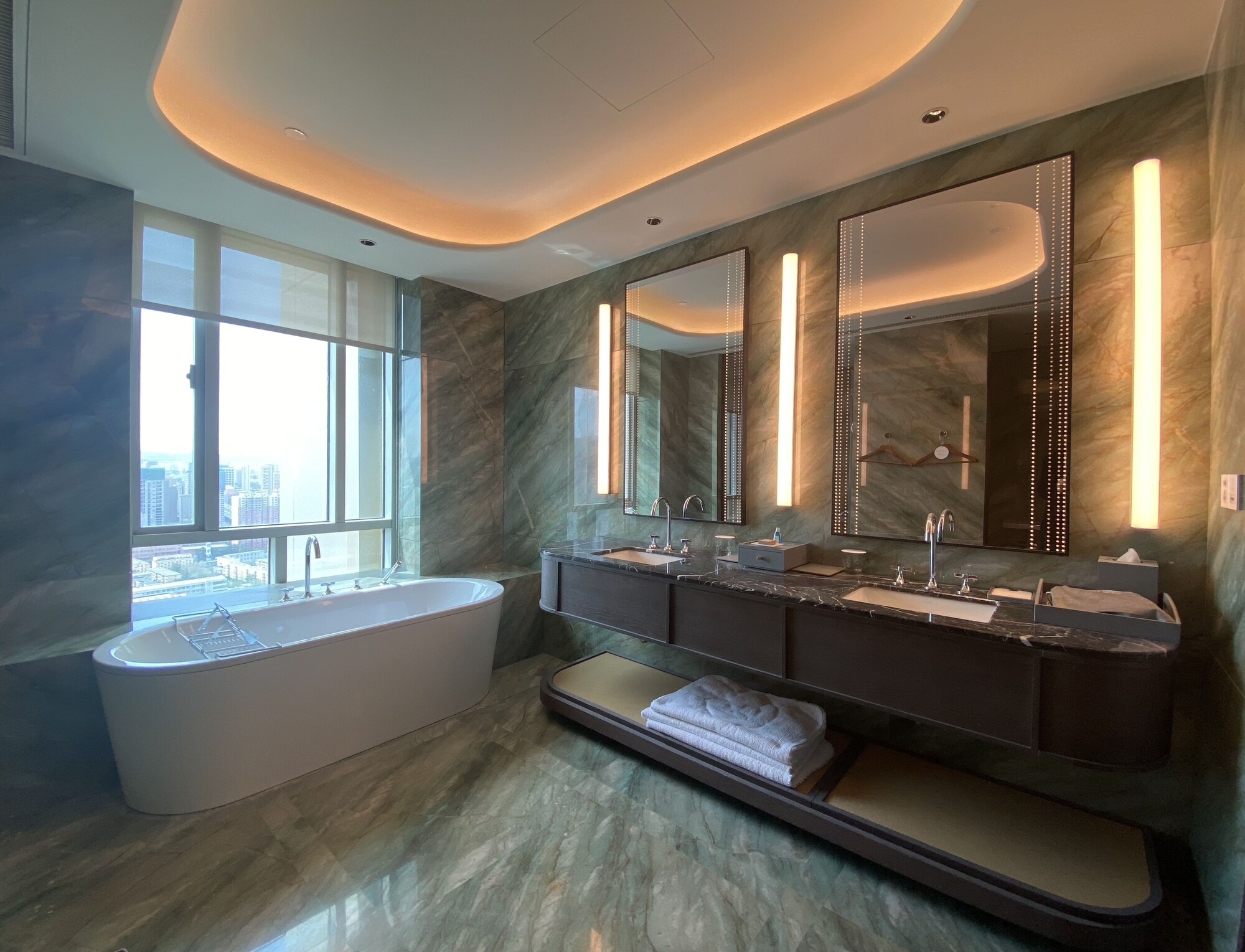 Presidential, Suite, King Bed, 4 Double Beds