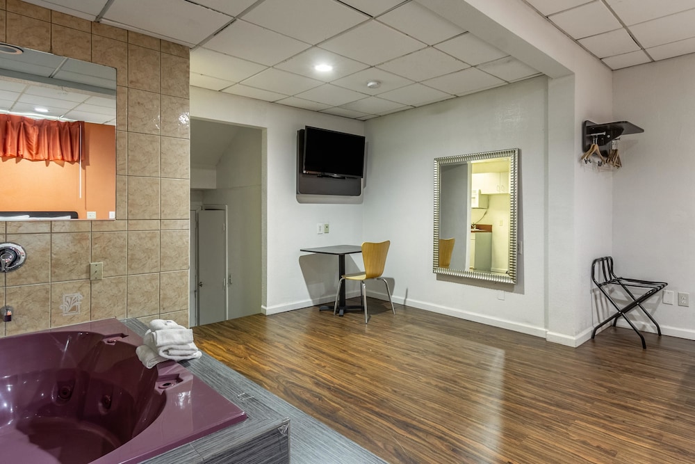 Motel6 Elizabeth, NJ - Newark Liberty Intl Airport 31/45