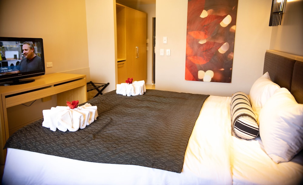 Highlander Hotel and Apartments 6/51