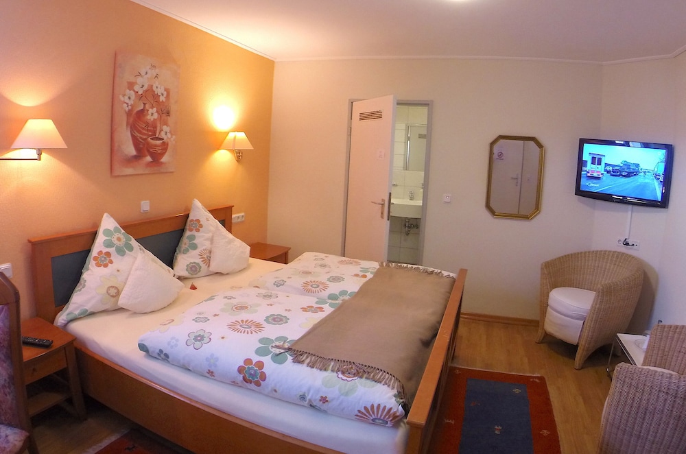 HOTEL MAURER 15/50