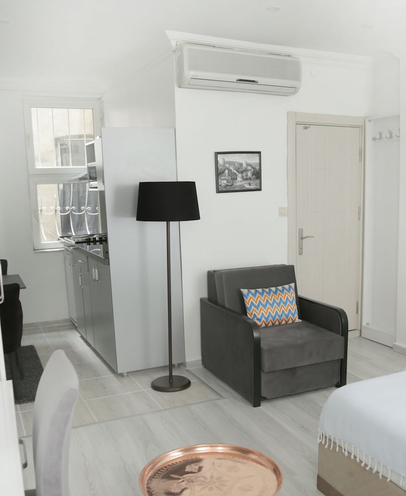 Babu Hotel 48/65