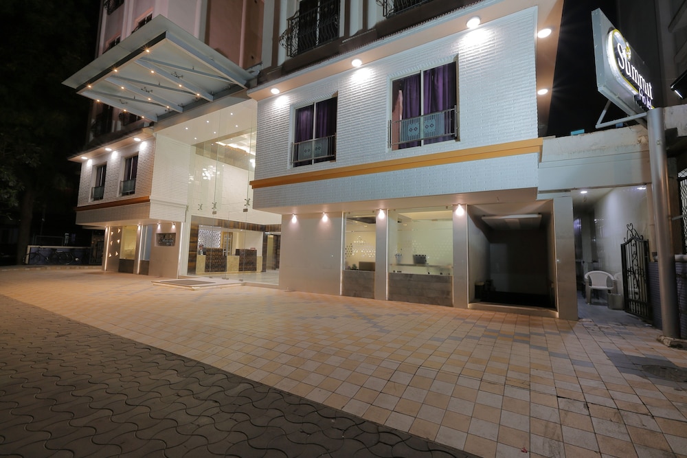 Hotel Summit 46/50