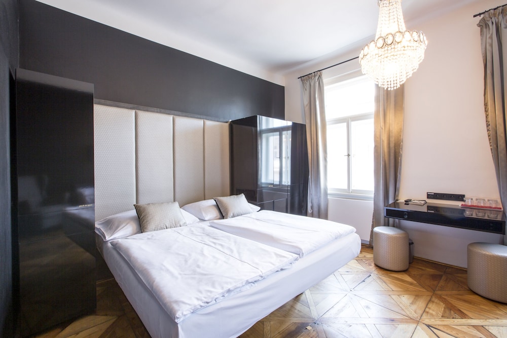 ROOM, TRIPLE