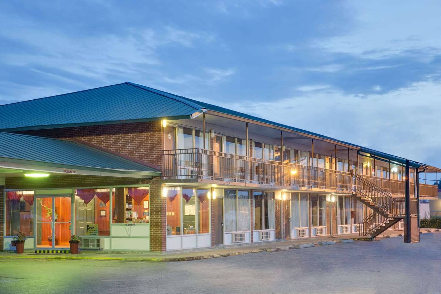 Days Inn by Wyndham Newport 1/4