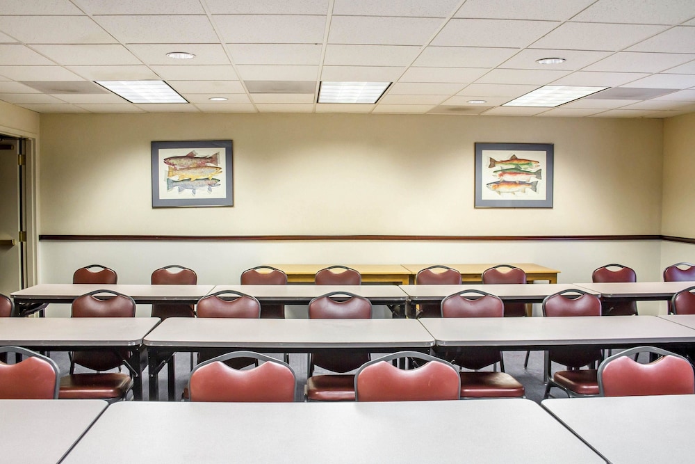 Quality Inn & Suites Longview Kelso 33/44
