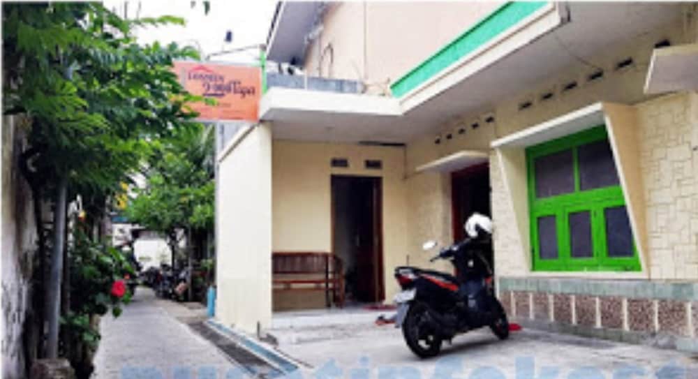 Losmen 2000 tiga malioboro 2/19