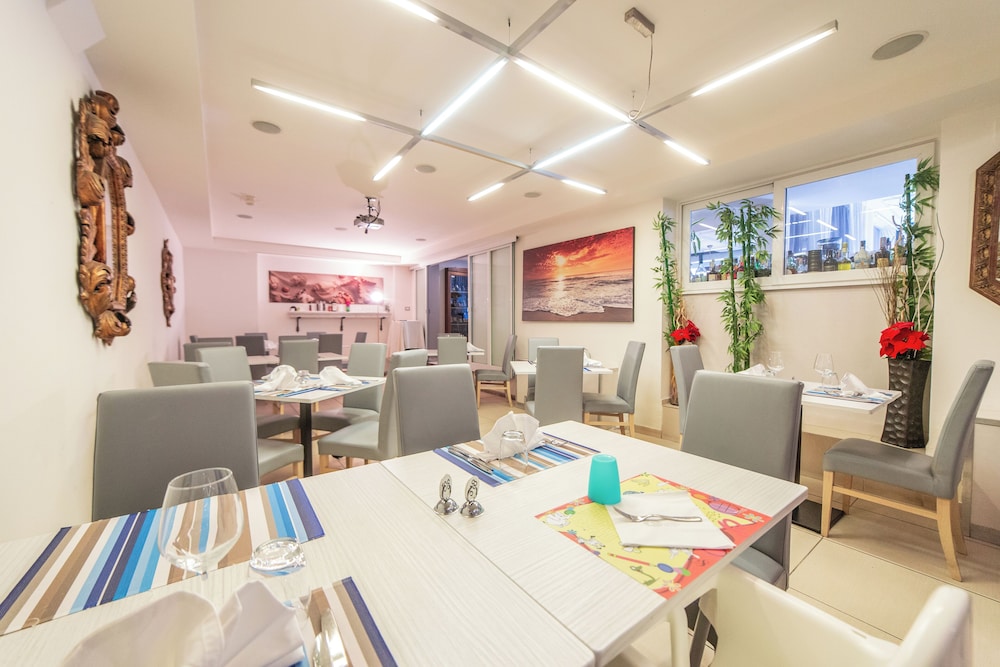 Ferretti Beach Hotel 56/65