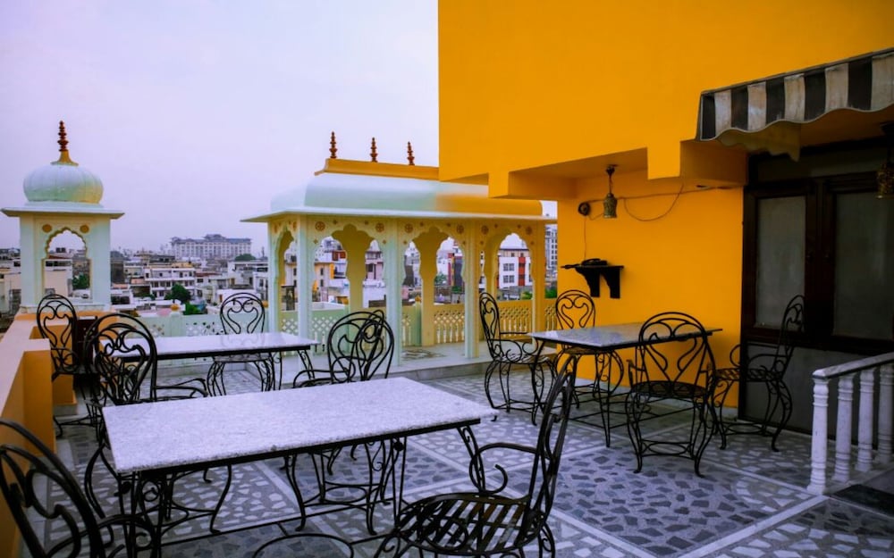 Nahar Singh Haveli 36/47