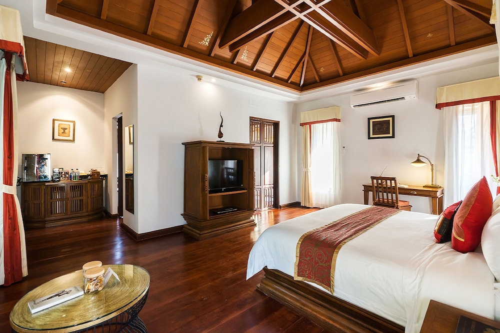 Royal Suites Sea View