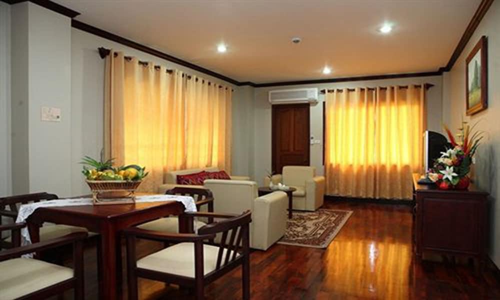 Vansana Riverside Hotel 38/40