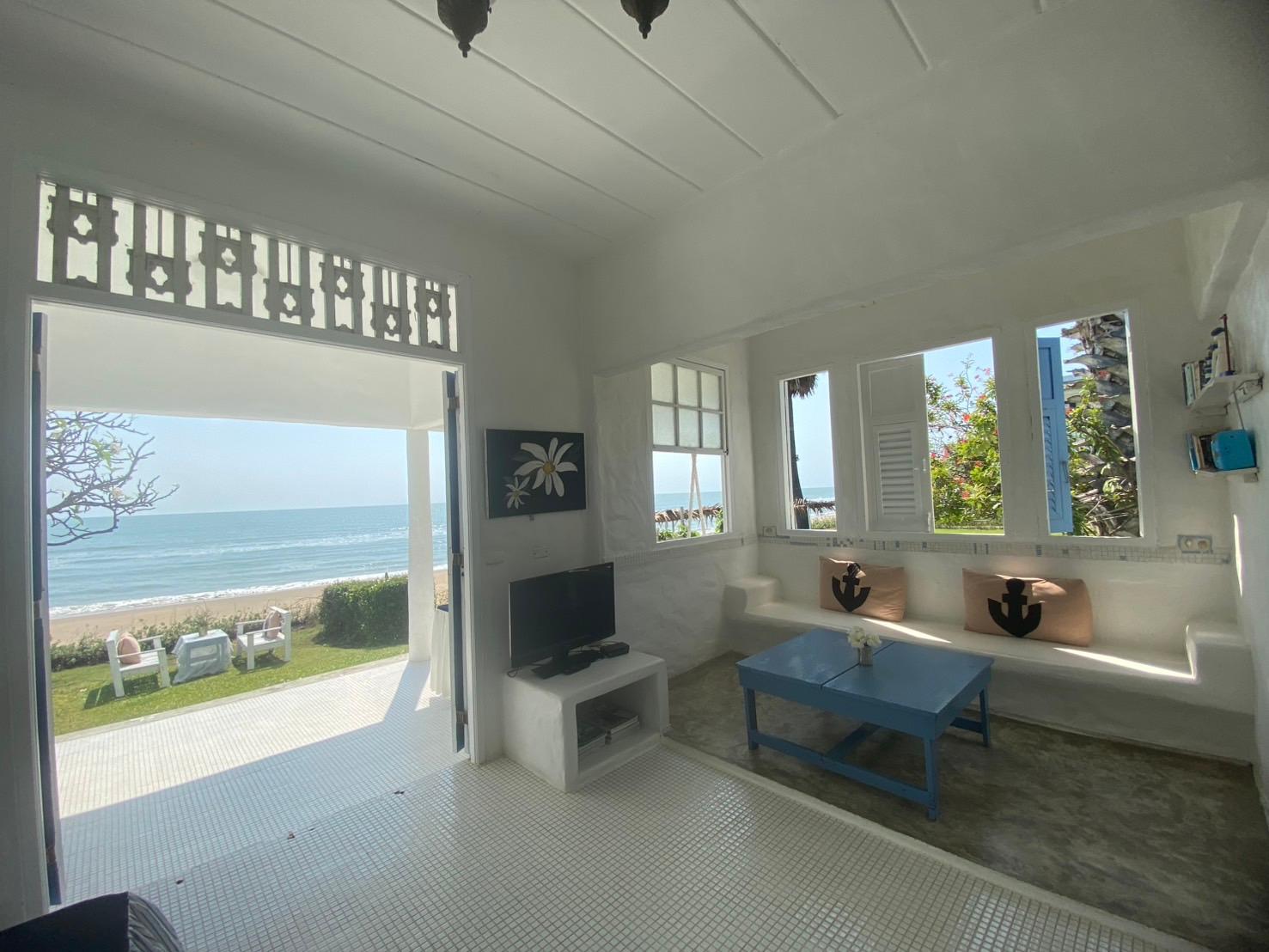 2 Bedrooms, 2 Double Beds, Beach Front