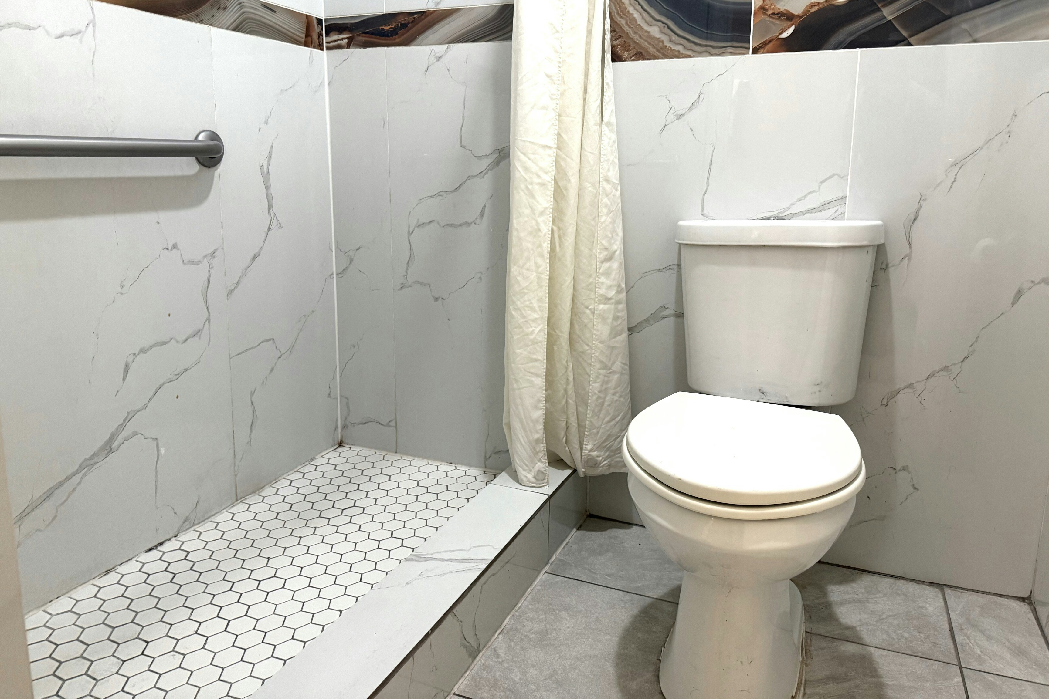Hotel O Regency Suites Houston - IAH Beltway 8 32/37
