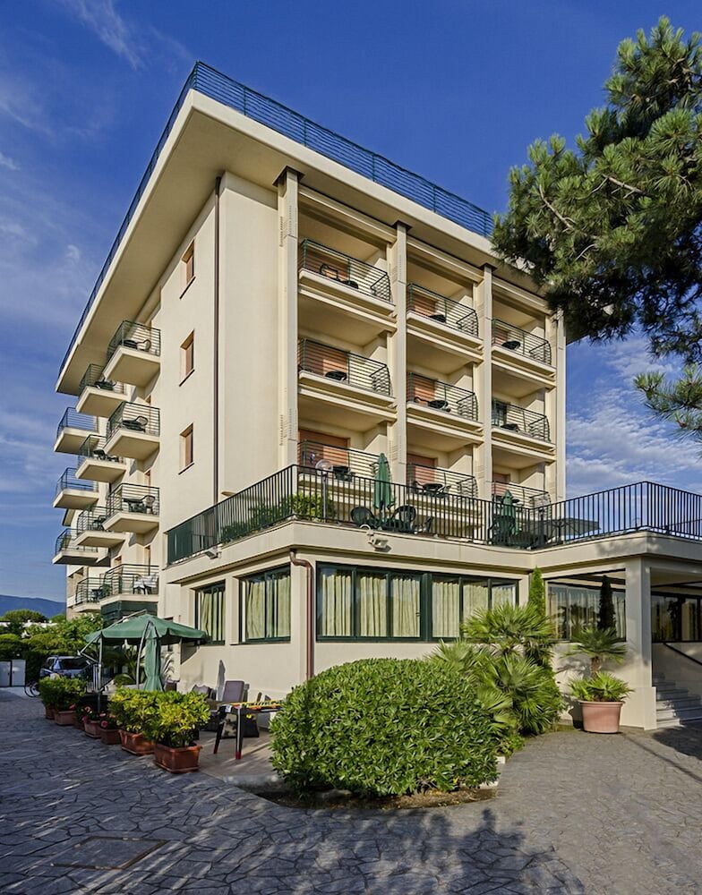 Hotel Paris 1/37