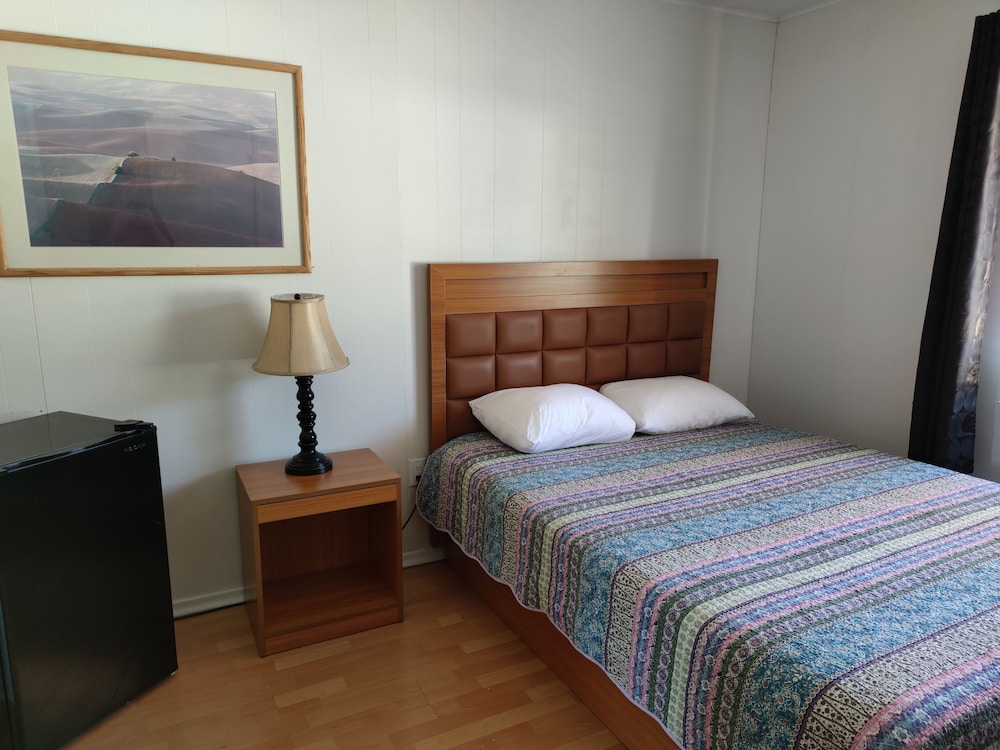 Pemberton Hotel (Motel) 25/49