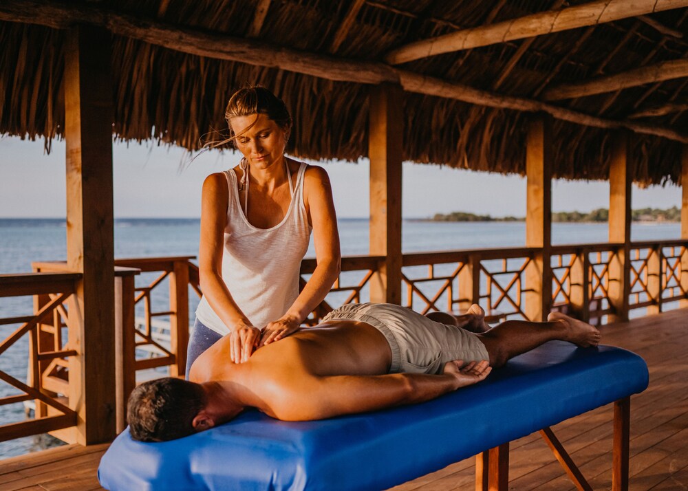Tranquilseas Eco-Lodge, Diving Center, Restaurant &amp; Bar 26/50