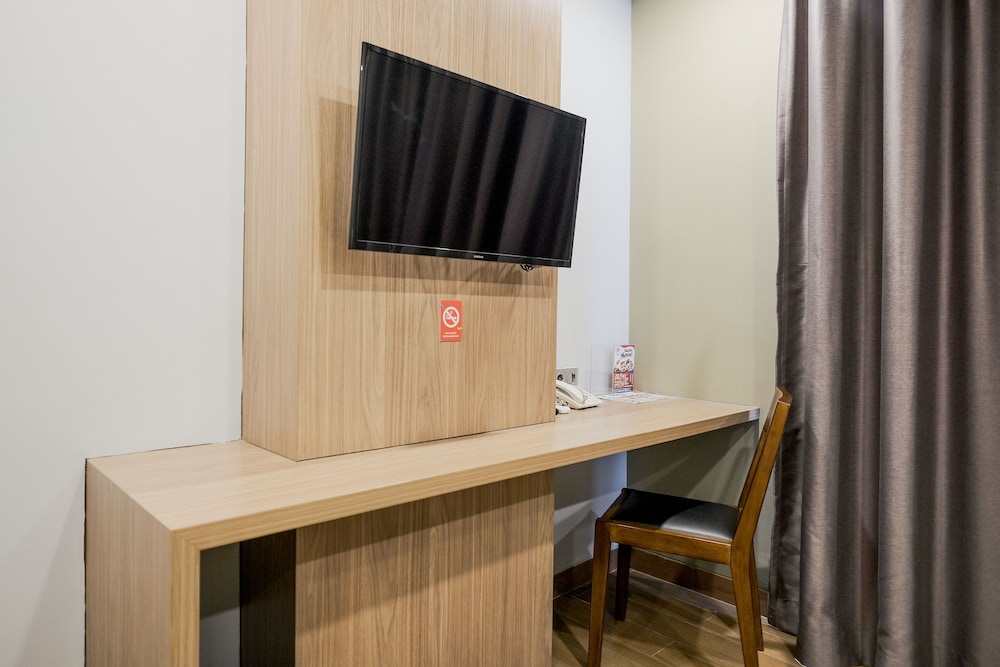 Sans Hotel Puri Indah Jakarta 56/62