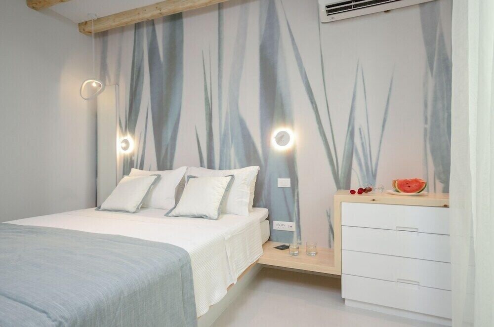 Antony Suites 7/50