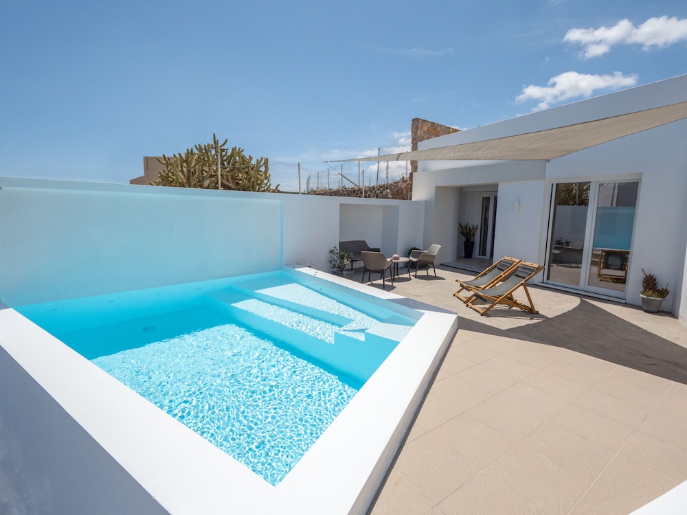 Valery Suites 23/54