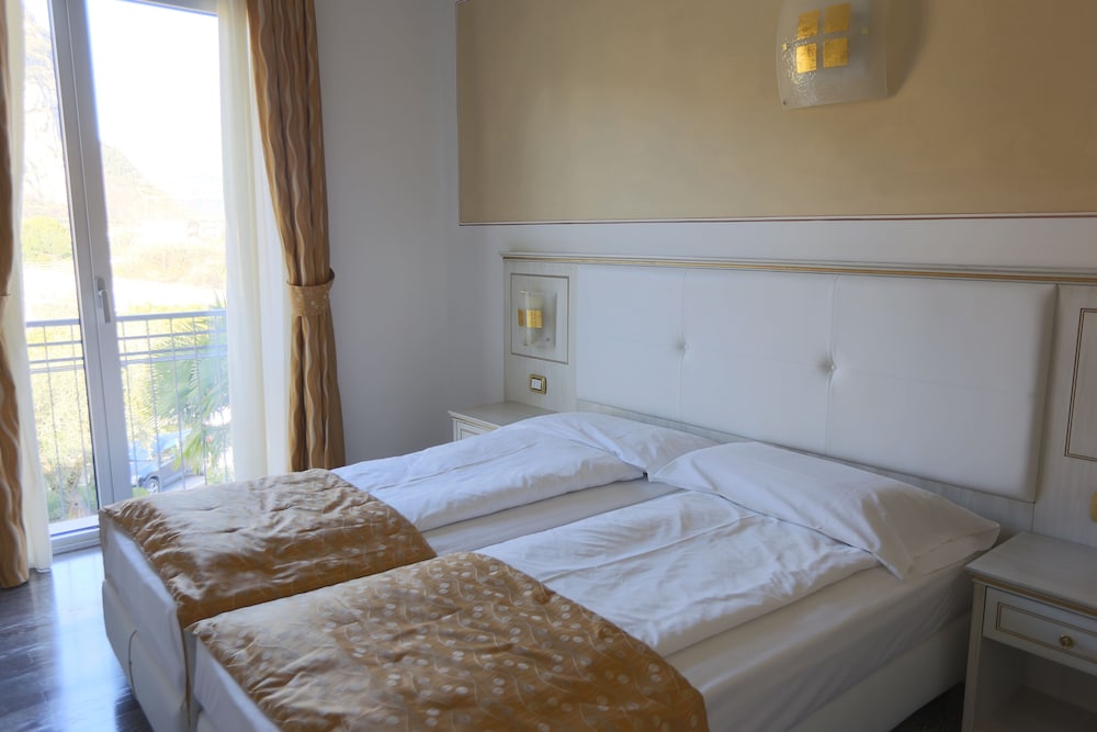 CLASSIC, SINGLE, DOUBLE BED