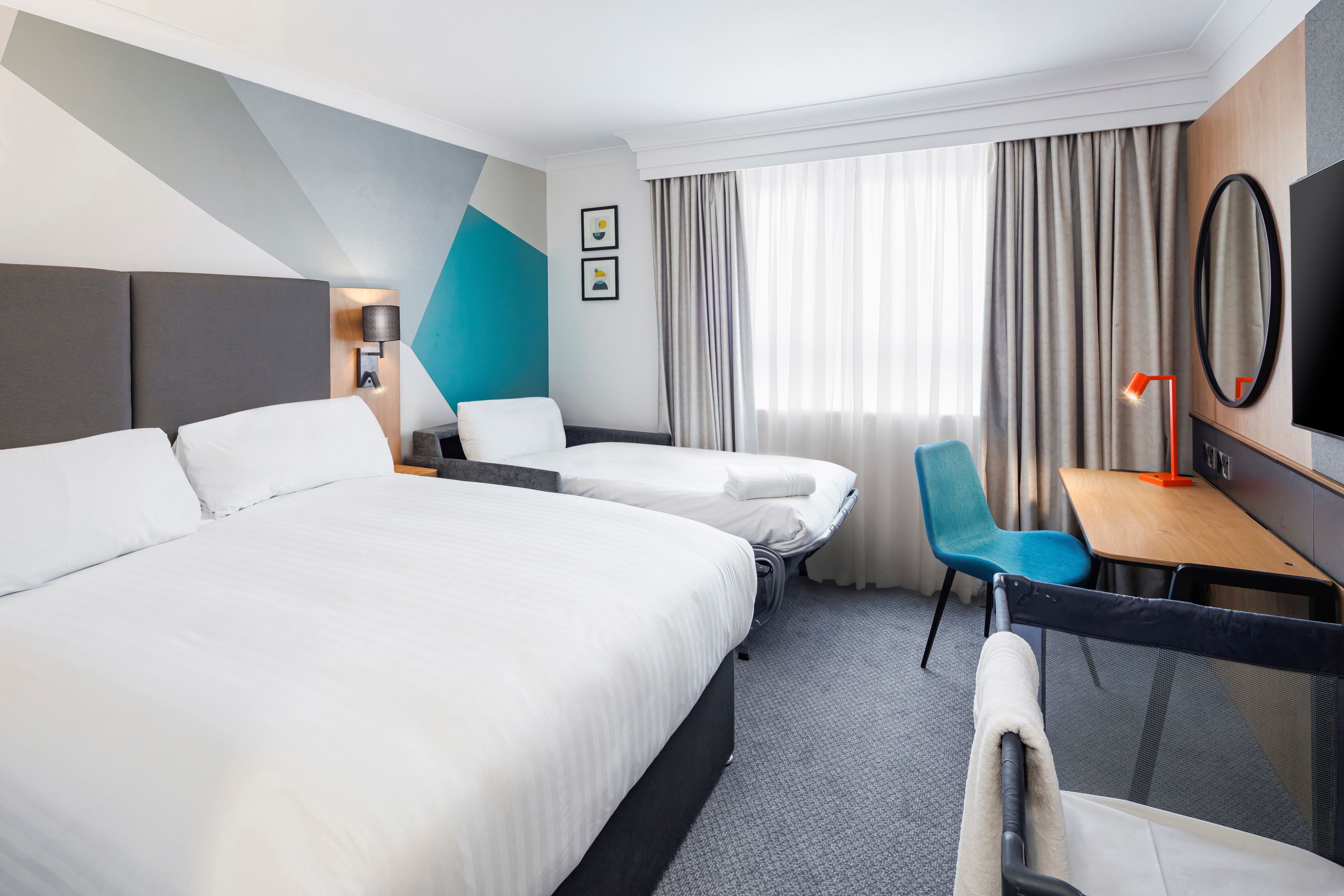Holiday Inn Gloucester Cheltenham 7/49
