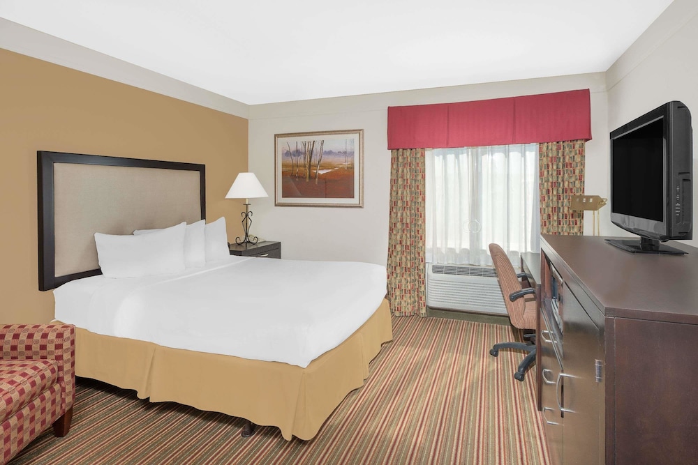 Baymont by Wyndham Litchfield 7/29