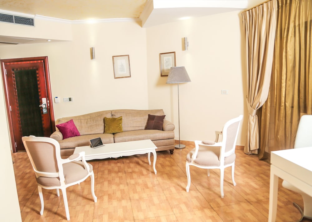 Particular Destiny Suites 28/50
