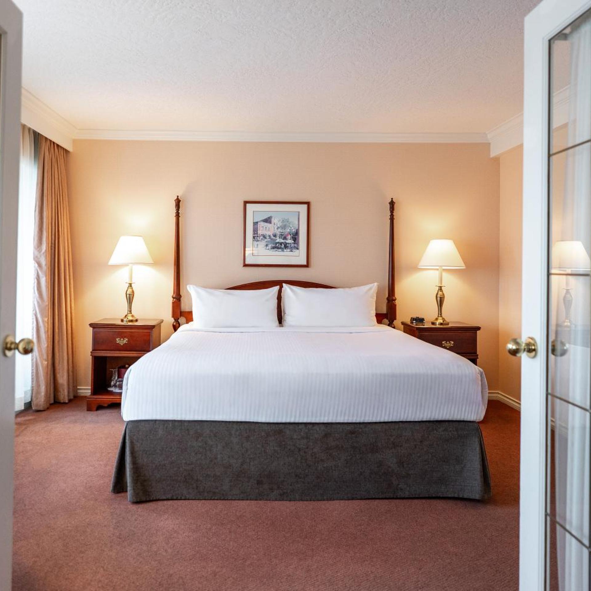 Victoria, Suite, King Bed, Sofa
