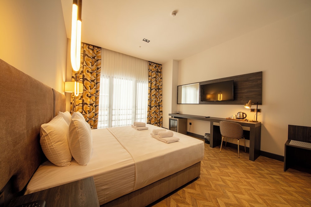 V CENTER HOTEL 28/65