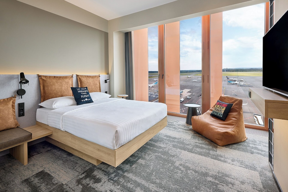Moxy Luxembourg Airport 4/26