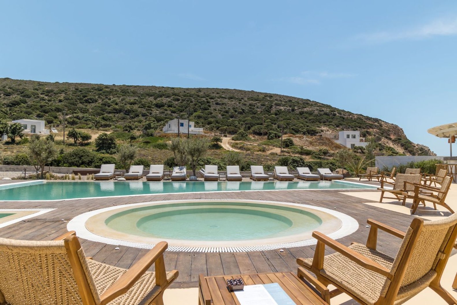 GOLDEN MILOS BEACH 46/51