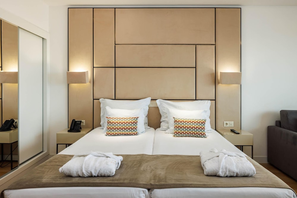 1 BEDROOM, FAMILY SUITE