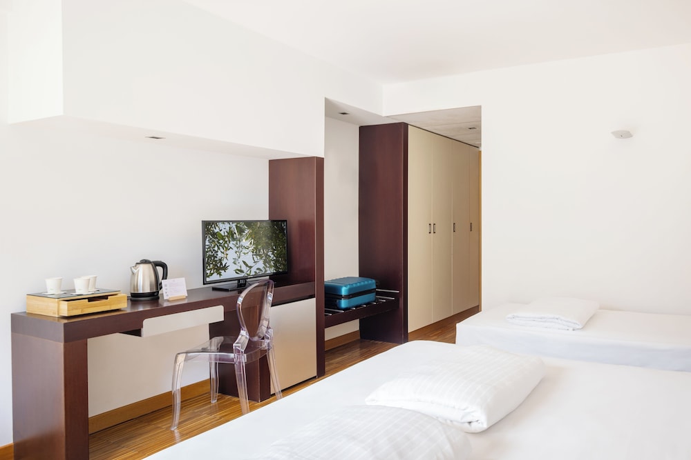 غرفة كومفورت ثلاثية بسرير مزدوج مع أريكة، Astoria Park Hotel 6/9