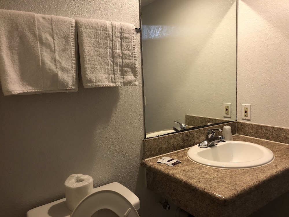 Starlight Inn Valley Blvd 10/29